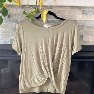 Gaze twisted front tee